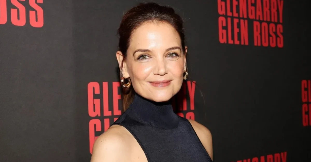 Katie Holmes, transformare de look inainte de intalnirea cu fostul iubit. Actrita a optat pentru o tunsoare bob.