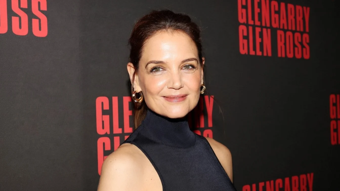 Katie Holmes, transformare de look inainte de intalnirea cu fostul iubit. Actrita a optat pentru o tunsoare bob.