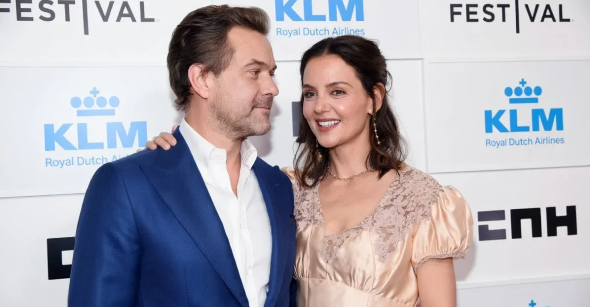 Katie Holmes și Joshua Jackson, din nou împreună pe covorul roșu, la 20 de ani de la serialul-fenomen.