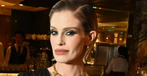 Revenirea neasteptata a lui Kelly Osbourne. Ce mesaj ascunde rochia ei neagra