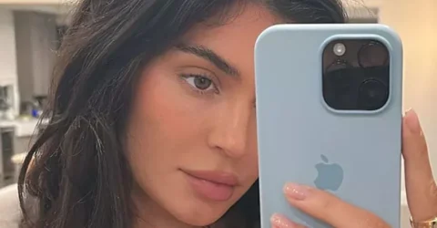 Kylie Jenner, criticată pentru o fotografie. Presiunea asupra femeilor.