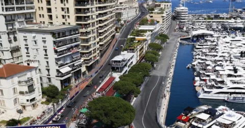 Louis Vuitton sponsorizează Marele Premiu de Formula 1 de la Monaco. Brandul vizează publicul feminin în creștere.