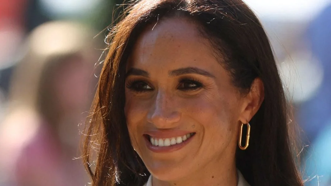 Analiza cauzelor plecării lui Meghan Markle din monarhia britanică. O nouă carte detaliază dificultățile de adaptare.