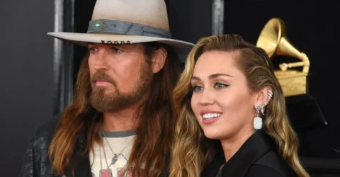 Absența lui Billy Ray Cyrus de la primirea stelei lui Miley a stârnit întrebări. Relația lor, marcată de decizii grele.