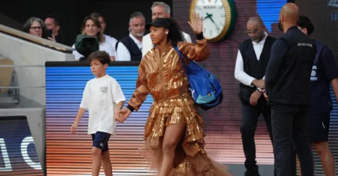 Naomi Osaka, ținută extravagantă la Roland Garros. Primul meci feminin de seară în trei ani.