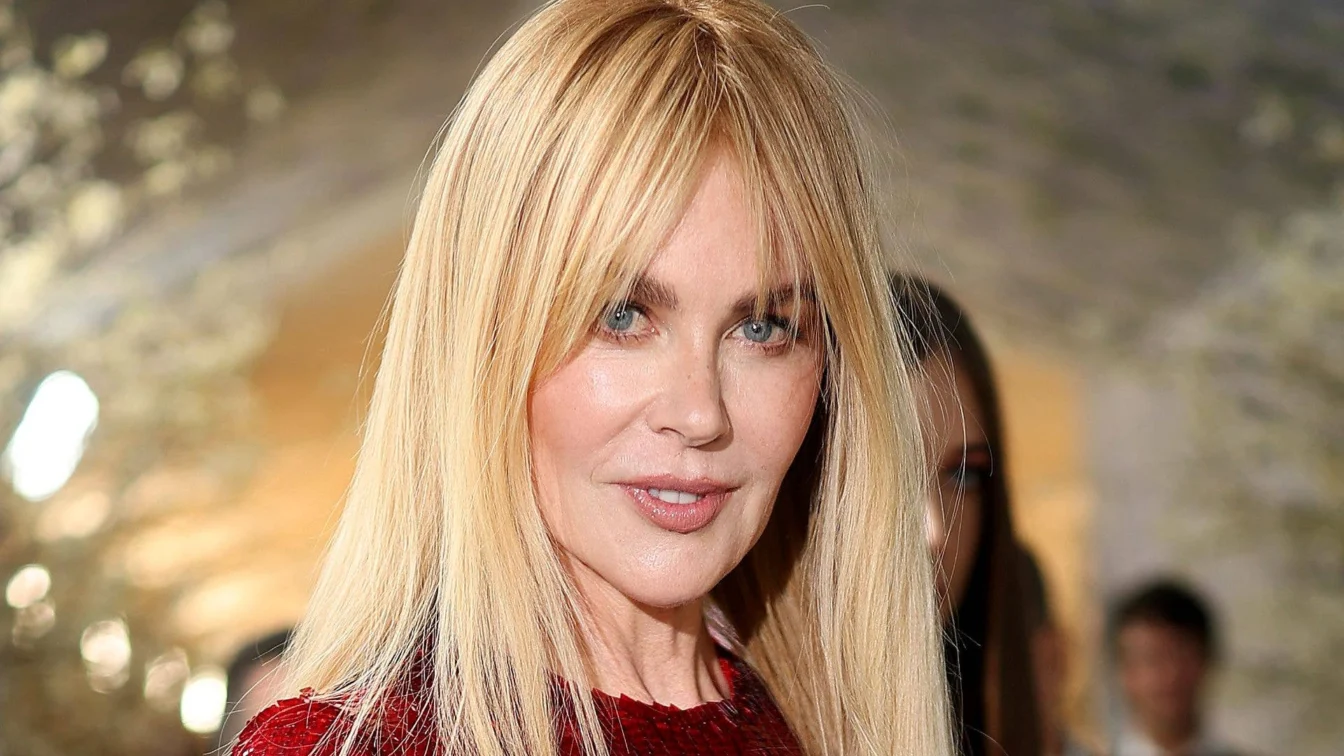 Nicole Kidman, imagine rară cu părul natural. Actrița, fotografiată într-o escapadă la țară.