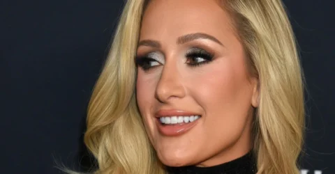 Imaginile care au cucerit internetul. Cum a aparut Paris Hilton la 20 de ani de la hitul ei de vara