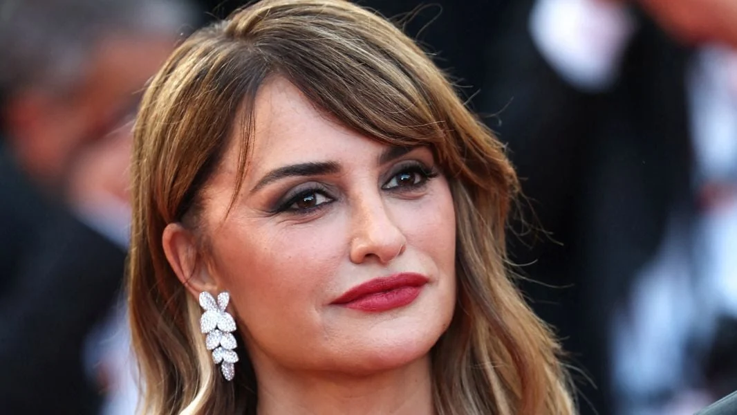 Imaginile care schimba totul despre moda la 50 de ani. Cum a aparut Penelope Cruz