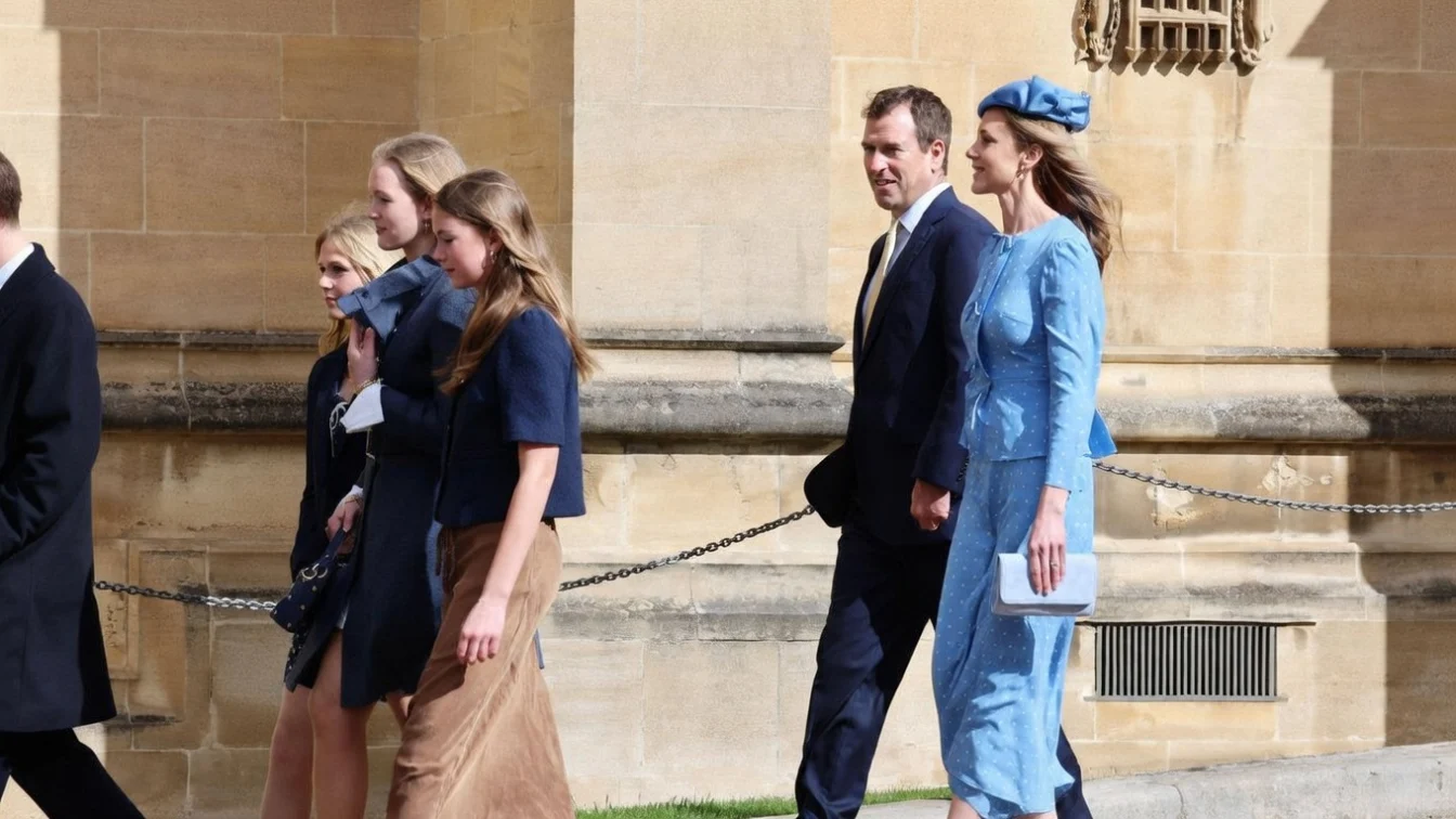 Nunta Peter Phillips aduce o familie noua cu trei adolescente. Provocarea integrarii fetelor.
