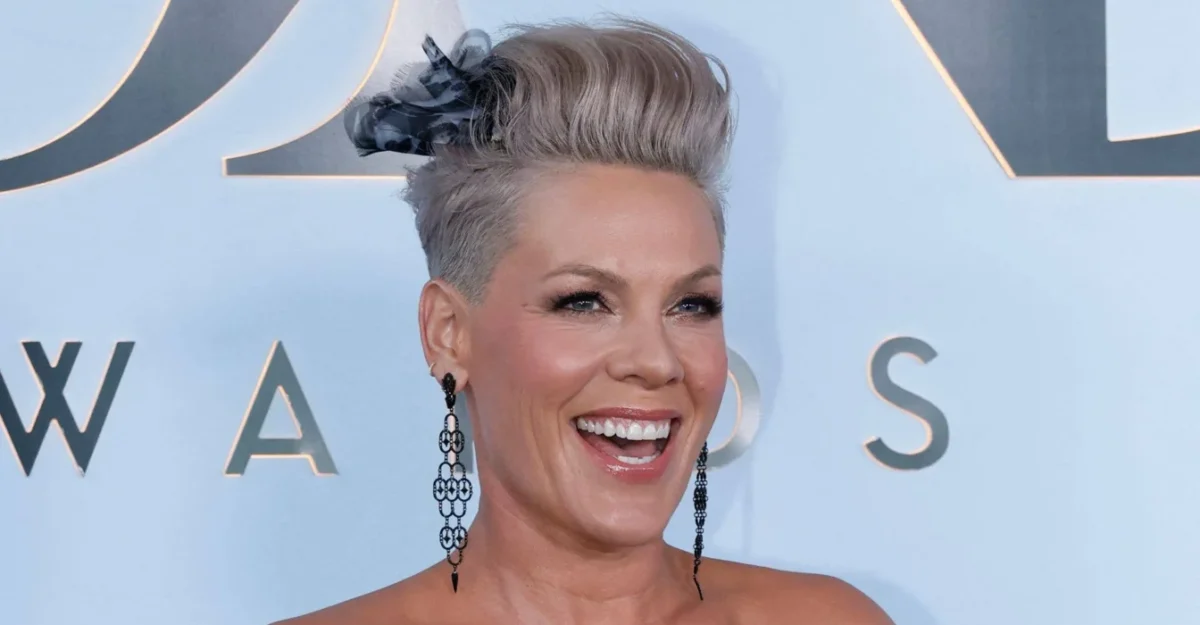 Pink a apărut alături de întreaga familie la Premiile Tony. Fiica ei de 14 ani a fost prezentă.