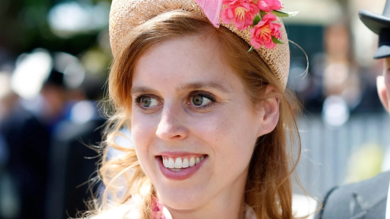 Imagini neasteptate cu Printesa Beatrice în Italia. Ce rochie a purtat la o petrecere pe cinste