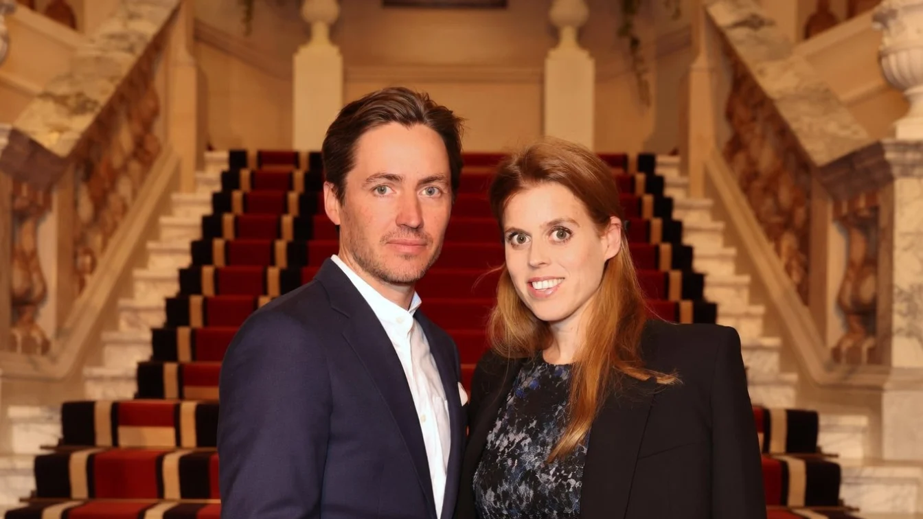 Prințesa Beatrice, surprinsă dansând în Italia. Gestul soțului infirmă zvonurile de criză.