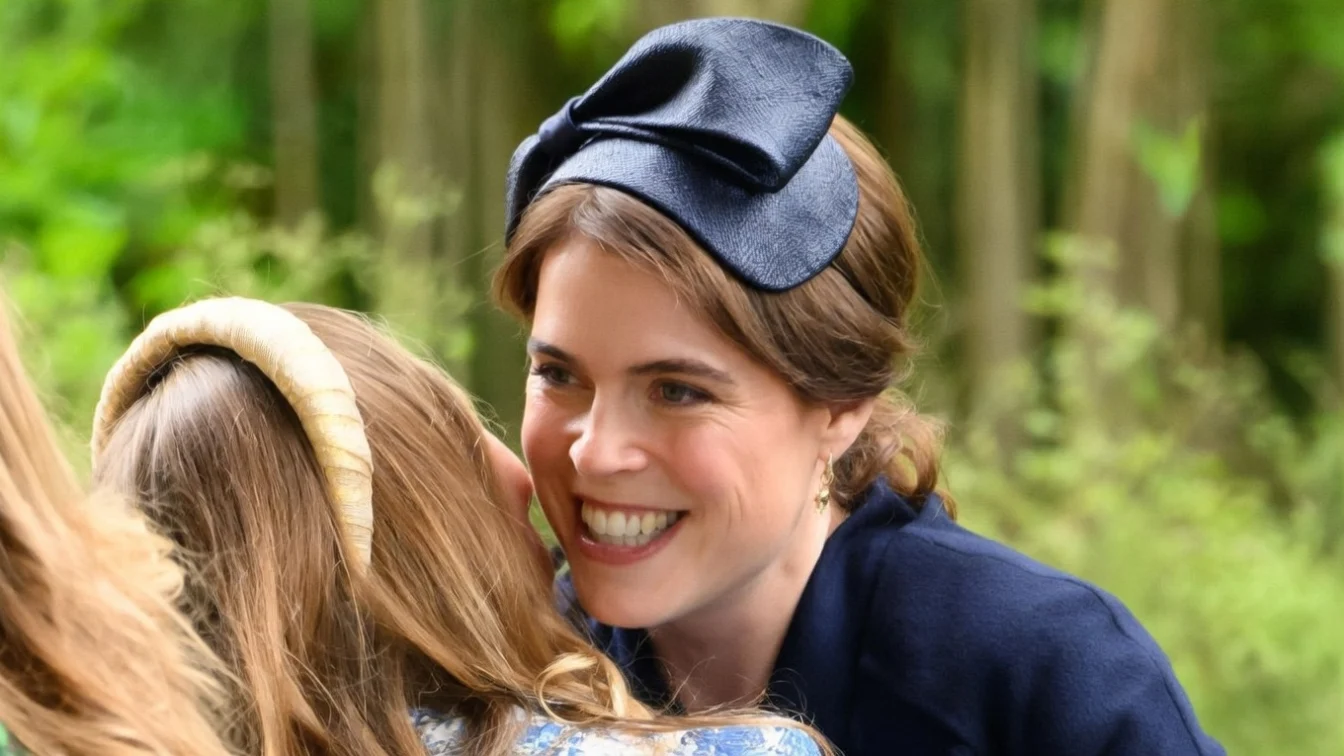 Prințesa Eugenie, surprinsă la nunta vărului Peter Phillips, a îmbrățișat-o pe Mia Tindall.