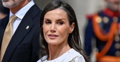 Alegerea surprinzătoare a Reginei Letizia. Cât costă ținuta purtată la vizita istorică