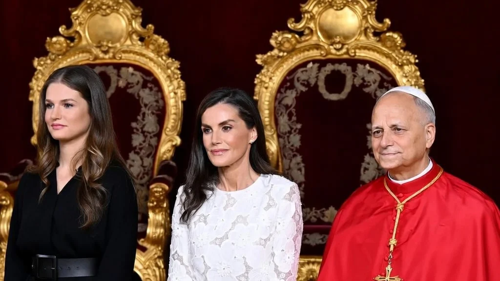 Queen Letizia performs rare double curtsy as she joins lookalike daughters Leonor and Sofia for historic meeting with Pope Leo XIV