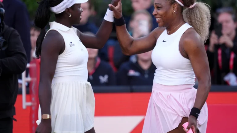 Serena Williams revine pe teren la 44 de ani. Victorie la dublu, la Queen’s Club.