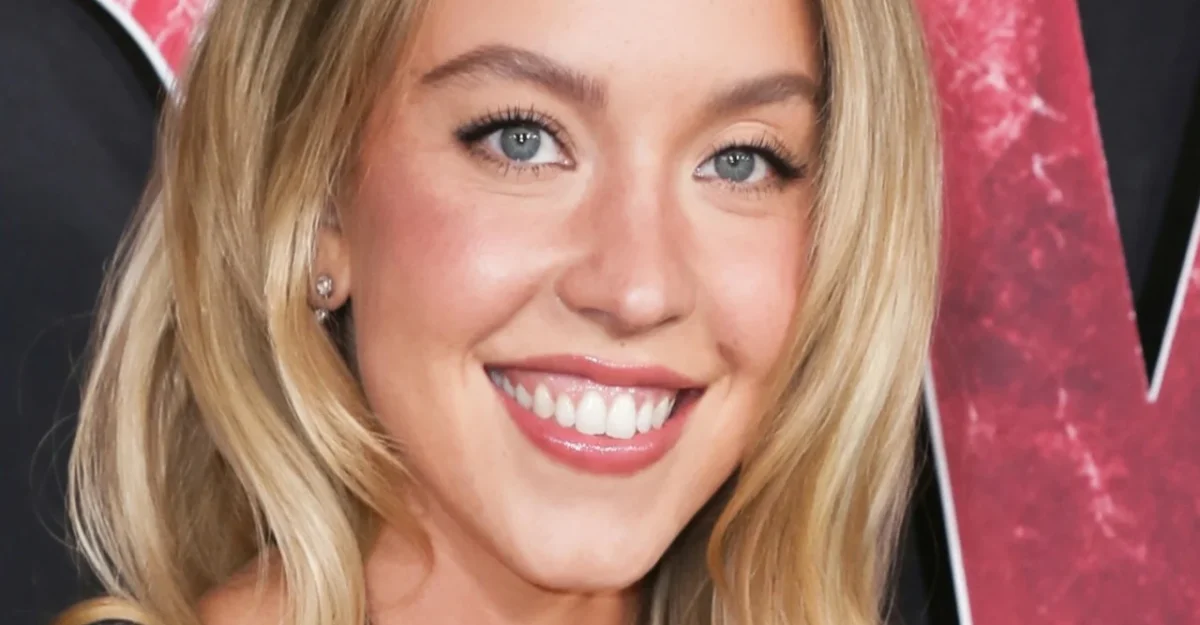Sydney Sweeney, imagini noi pentru brandul ei de lenjerie intimă. Campania a stârnit controverse.