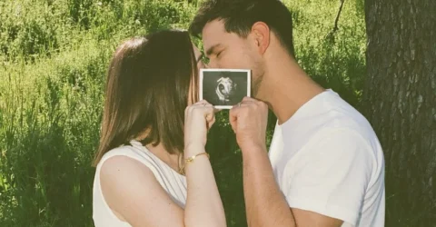 Taylor Lautner și soția sa așteaptă primul copil. Actorul din Twilight a făcut anunțul pe Instagram.