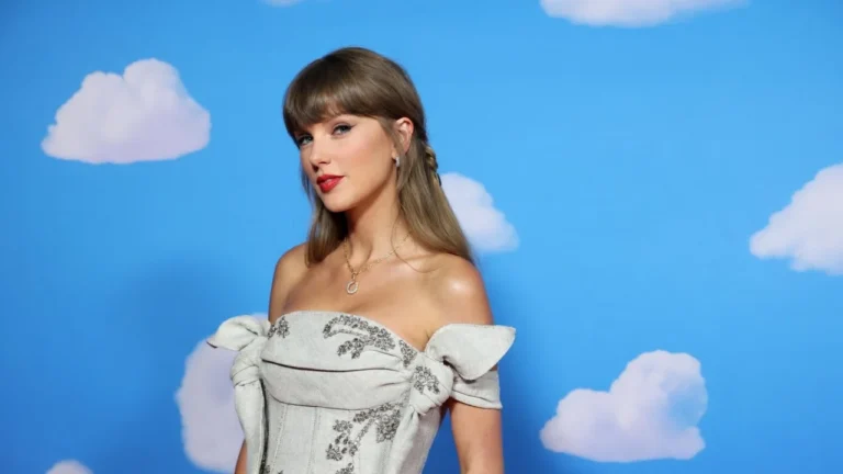 Taylor Swift a apărut neanunțată pe covorul roșu la premiera Toy Story 5 din Los Angeles