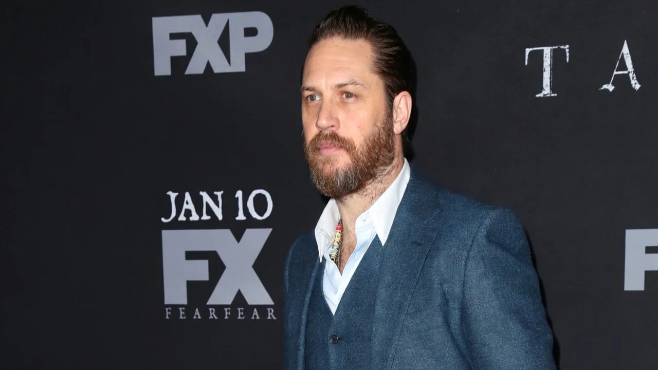 Tensiuni pe platourile de filmare MobLand. Tom Hardy ar putea fi înlocuit cu Idris Elba sau Colin Farrell.
