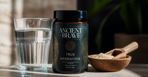 Emilie Lavinia recomandă Ancient and Brave true hydration ca electrolit esențial.