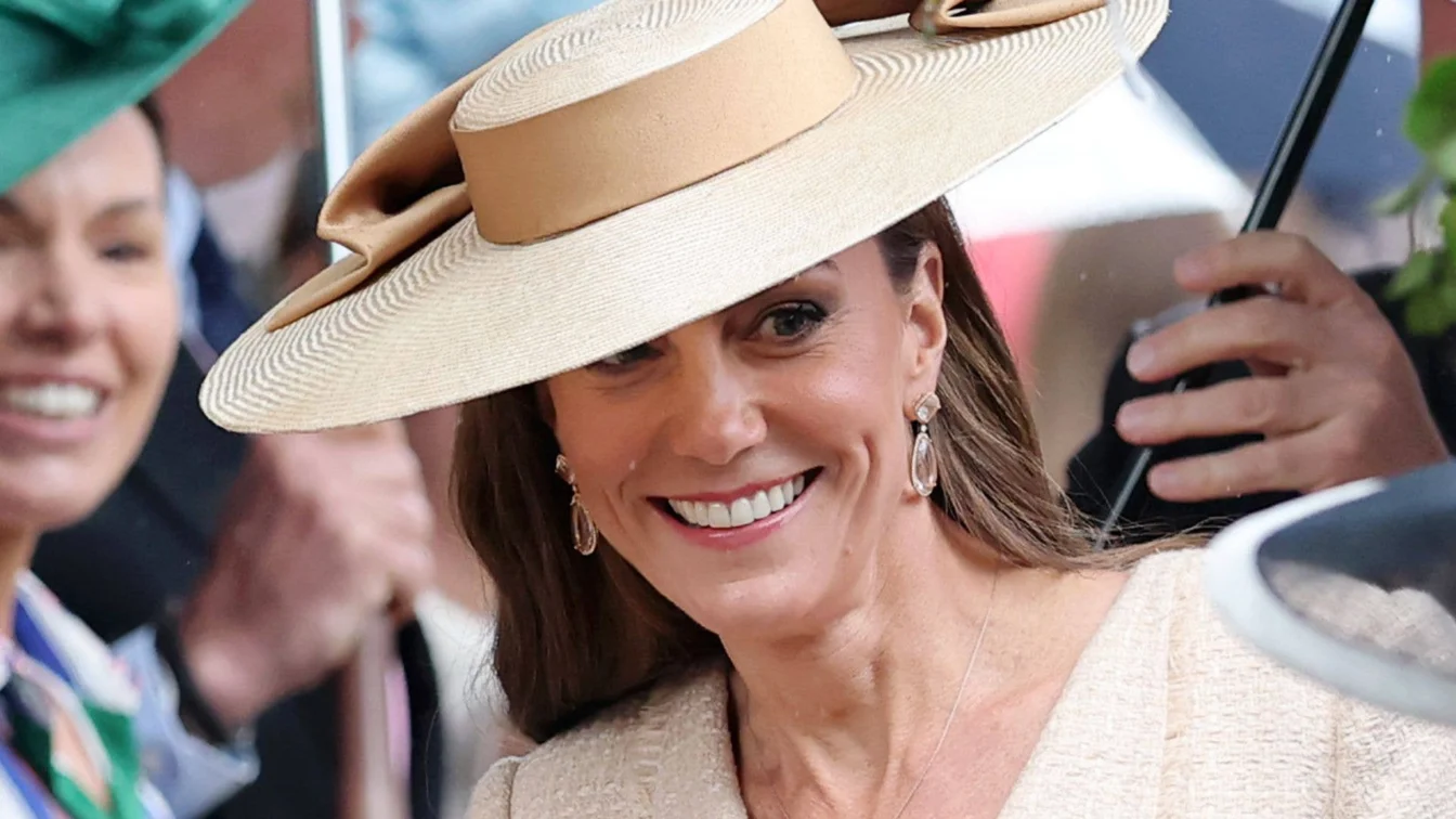 Băutura pe care Kate Middleton o ia mereu la drum. Secretul pentru energie a fost dezvăluit