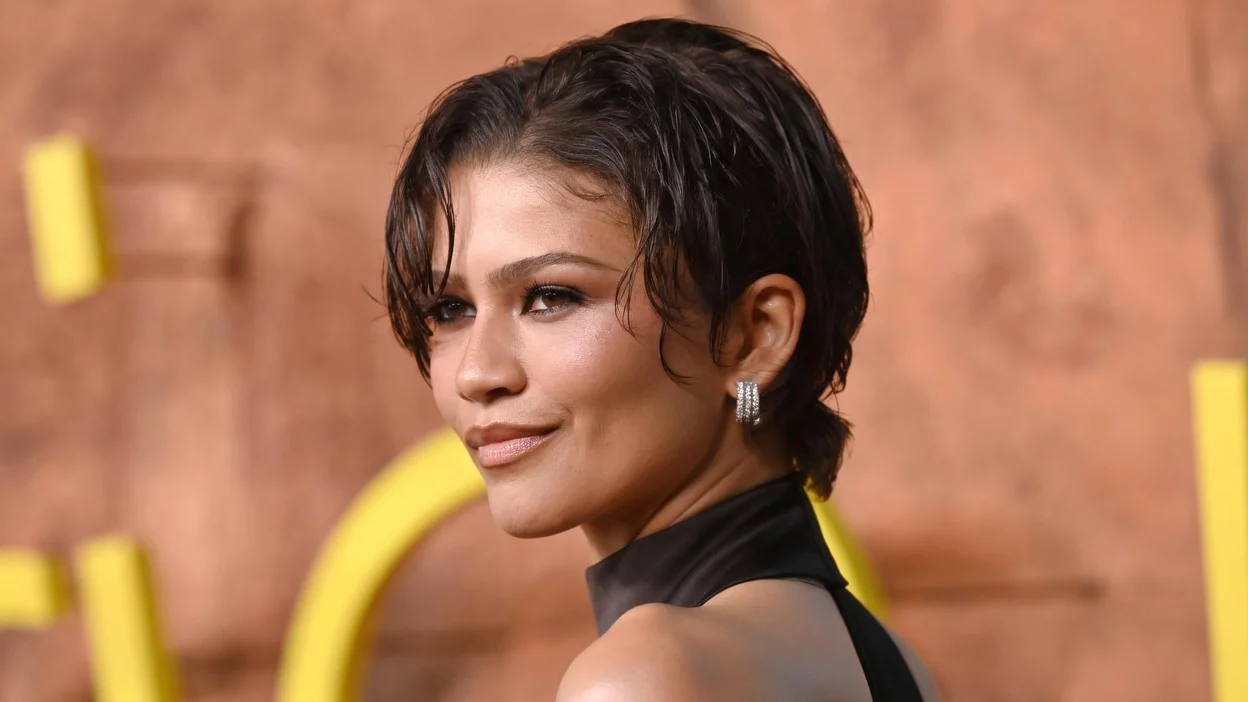 Surpriza verii pentru femeile cu par scurt. Trucul simplu folosit de Zendaya te scapa de caldura