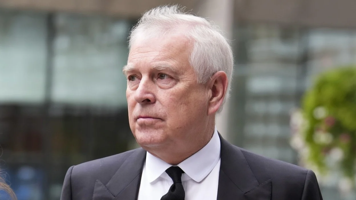 Andrew Mountbatten-Windsor, chirii simbolice pentru proprietăți regale. Profit personal din casele Coroanei.