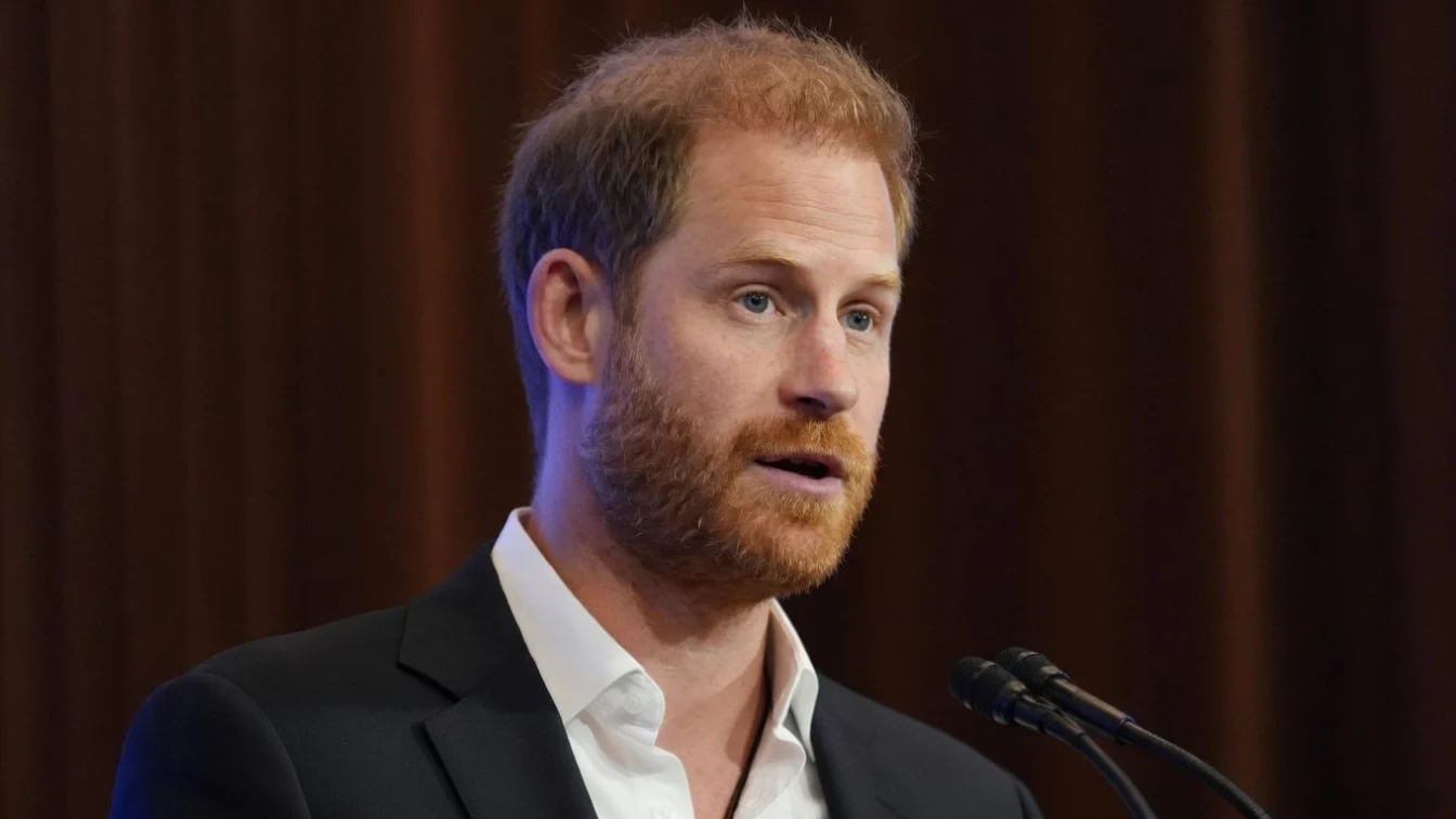Harry, eclipsat de copiii lui William. Prințul George preia centrul atenției.