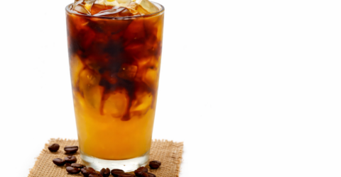 Espresso Tonic Bomb a cucerit TikTok în această vară. Trei motive concrete pentru care merită să încerci băutura acasă