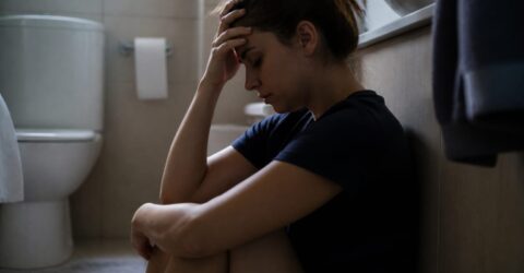 Cancerele de sân și colon cresc alarmant sub 50 de ani. Iată 5 semne pe care să nu le ignori și când să mergi la medic