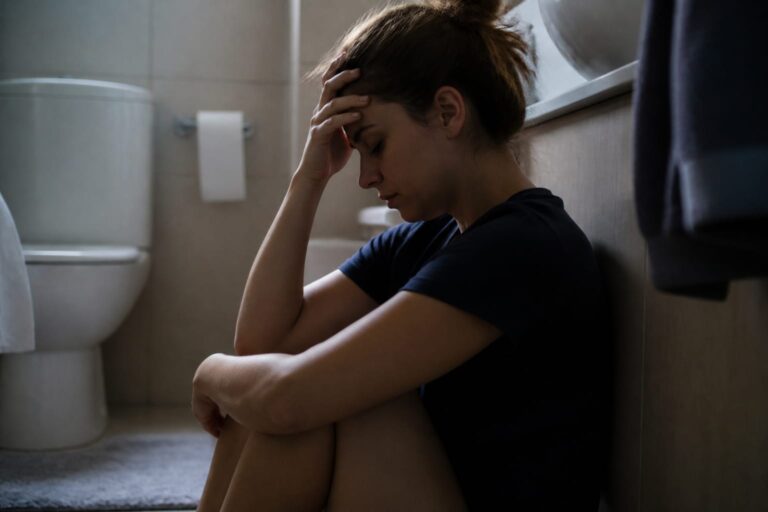 Cancerele de sân și colon cresc alarmant sub 50 de ani. Iată 5 semne pe care să nu le ignori și când să mergi la medic
