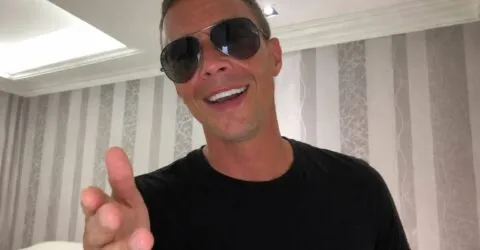 Danny Tomlinson riscă să-și piardă dinții după o lucrare dentară de 3.900 de lire în Turcia.