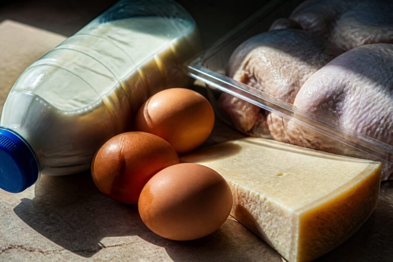 Patru alimente banale devin riscante la 45°C. Cum le păstrezi corect ca să eviți intoxicația