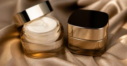 Merită rutina de 34 de lire sterline pentru ten matur. Ce primești real de la două produse L’Oréal Age Perfect