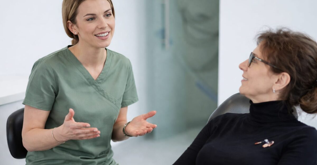 De ce ți se usucă gura și îți devin dinții sensibili la menopauză. Ce legătură are estrogenul