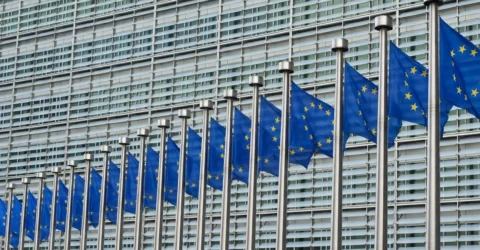 Se schimbă regulile pentru hainele pe care le cumpărăm. Ce decizie pregătește Europa pentru garderoba ta