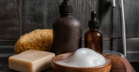 Tehnica italiană de spălare a părului te poate scuti de drumuri dese la salon. Ce câștigi acasă