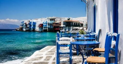 445 de euro de persoană pentru opt zile în Grecia. Cât de departe te duce, de fapt, prețul de pornire