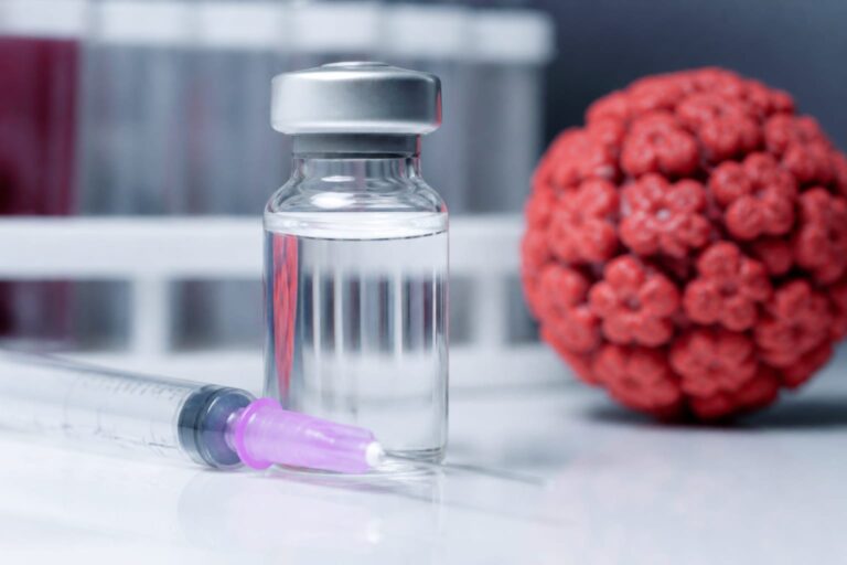 Anglia nu a înregistrat niciun deces la femeile de 20-24 de ani vaccinate HPV. Ce arată scăderea de 87% a cazurilor