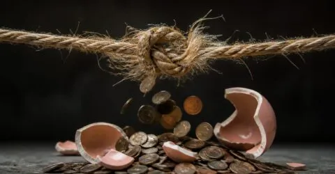 De ce te consumă comparația constantă și nesiguranța economică? O nouă ipoteză le leagă de anxietate și epuizare