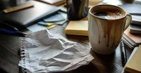Burnout-ul nu te face defectă, iar asta schimbă felul în care îl privești