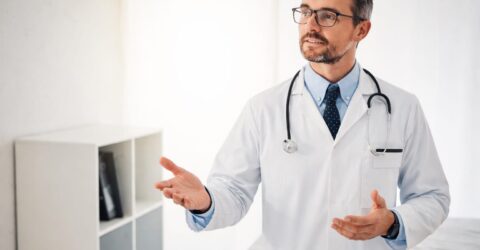 Cancerul este diagnosticat tot mai des la 30-40 de ani. Medicii spun că prevenția ar trebui să înceapă mai devreme