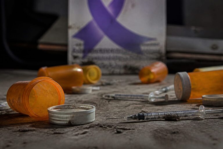 Decesele din criza opioidelor ar fi fost cu 43% mai puține