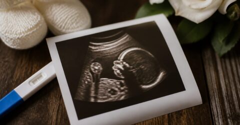 După pierderea fiului de 3 ani, Emilie Kiser găsește speranță într-o nouă sarcină