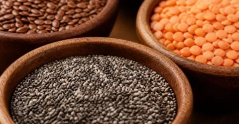 Ai nevoie de 30 g de fibre pe zi. Chia, inul și lintea pot înlocui spanacul și verdețurile contaminate