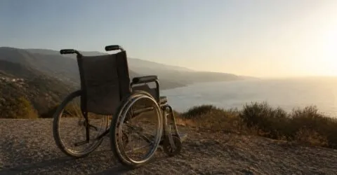 Fletcher Crowley a fost diagnosticat cu paraplegie și totuși a plecat într-o călătorie în jurul lumii