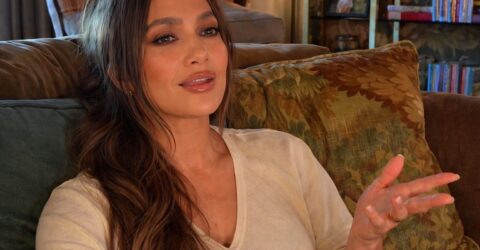 Jennifer Lopez readuce în prim-plan cureaua corset. Ce câștigi tu dacă combini o bază clasică cu o piesă statement
