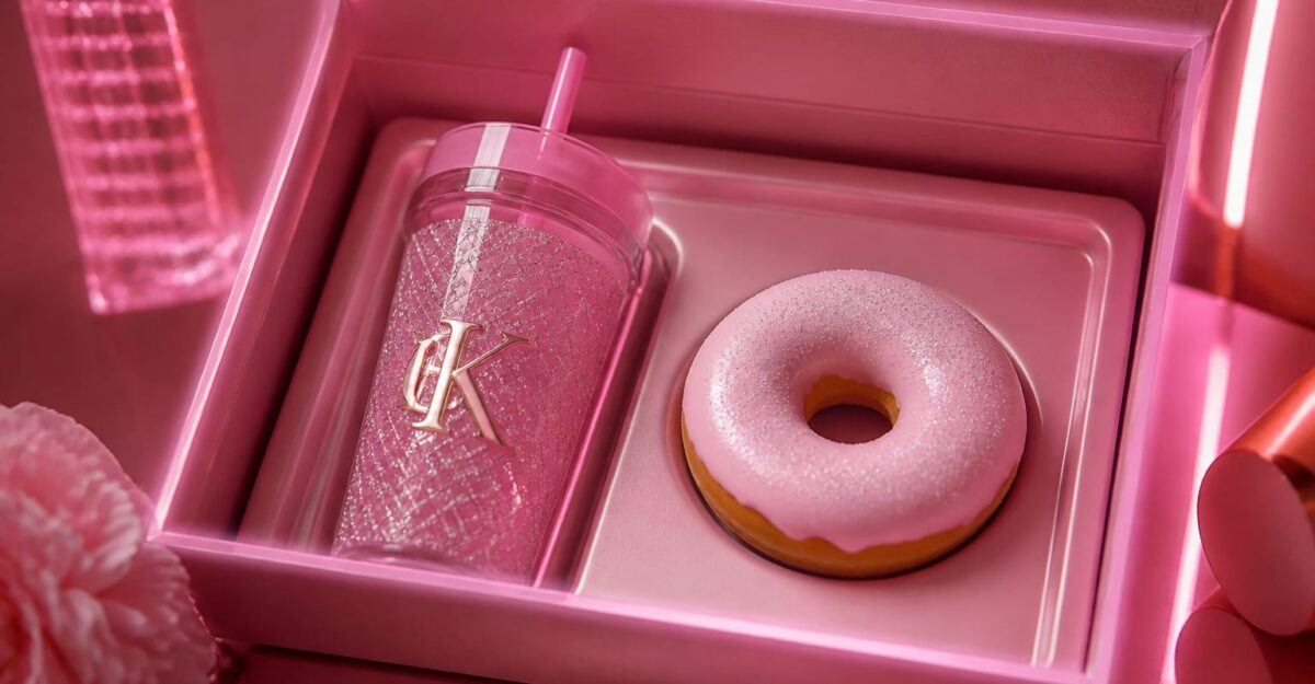 Kylie Jenner a lansat o campanie Dunkin în roz pal. Descoperă cum porți estetica „King Kylie” fără să pari costumată
