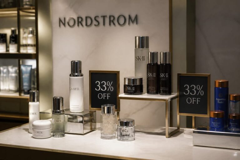 Nordstrom Anniversary Sale 2026 a început cu reduceri de până la 40%